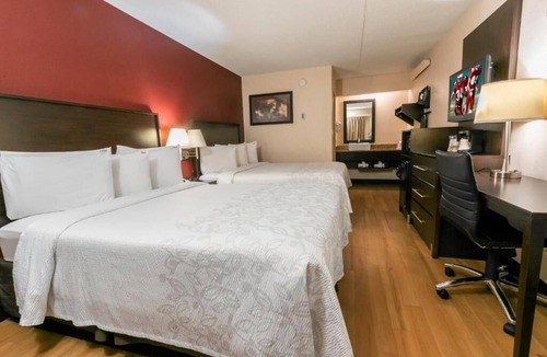 Columbus Hotel | 2-Room Stay Minutes from Downtown Art District & Entertainment