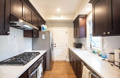 Mid Central House | 2-story/spacious/secure close to food/stores