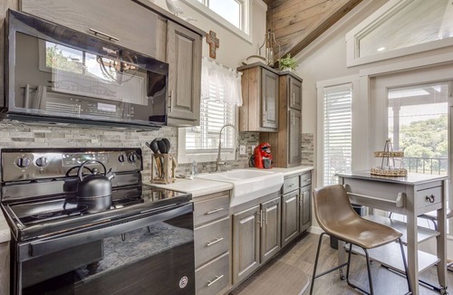Granbury Cottage | 2 Tiny Homes · Main-Lake Cove · Huge 2-Tier Dock