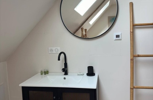 Tamerville Apartment | 2 to 4 person studio near Valognes, ideal for telecommuting or Normandy weekends