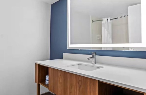 Cheyenne Hotel | 2 Units | Deluxe 2 Queen Beds w/Free Breakfast, Parking, Game Room & Courtyard