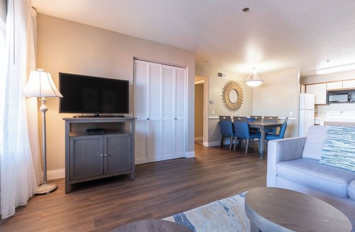 Capistrano Beach Hotel | 2 Units with Private Balcony & Kitchen! Outdoor Pool