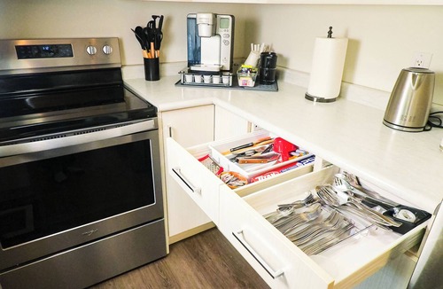 Thorold House | 20 Mins to Niagara Falls | Patio | BBQ | Foosball