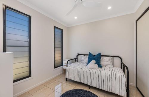 Moffat Beach House | 22 Seaview Terrace Moffat Beach