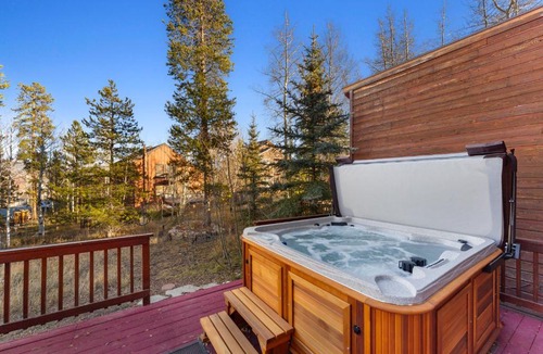 Wildernest Villa | 241 North Side Circle Unit A : 2