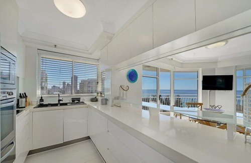 Burleigh Heads Apartment | 2nd Avenue Beachside Apartments