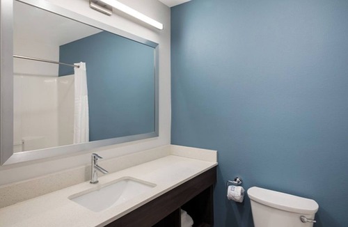 Austin Hotel | 3 Accessible Spacious Suite w/Kitchen Near Austin Hot Spots –Affordable & Clean