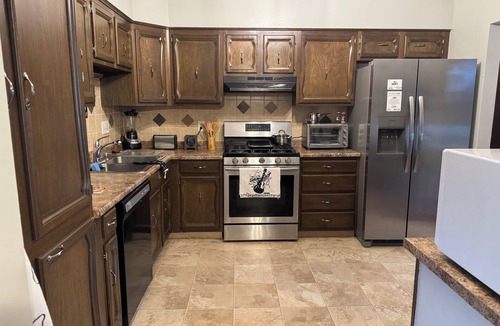 Newark House | 3-bd 2 bath Featuring a Music Decor, Large yard with Seating areas & Activities