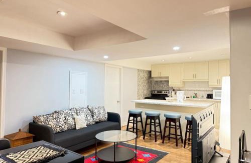 Woburn Apartment | 3 Bdrm Basement w kitchen-40 mins to downtown-Sleeps 8