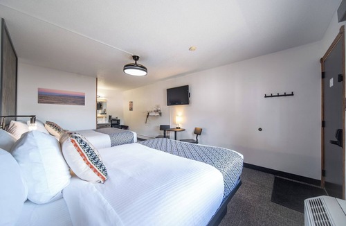Pinnacles Entrance Badlands Hotel | 3-Hansen Inn & Cabins, Room, Double Queen, Ground Floor, No Smoking, No Pets