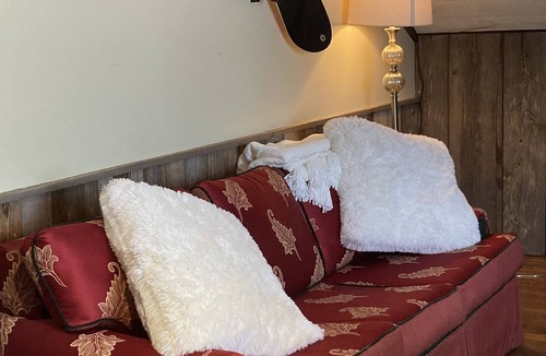 Winhall Apartment | 3 minutes to Stratton. Cozy 1 bedroom/1 bath apartment for 4. Private entrance