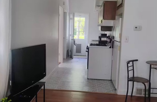 Plainfield Apartment | 30 day min. Traveling professionals welcome