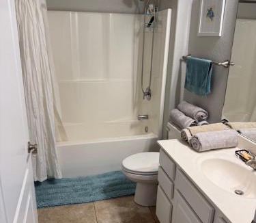 Rocky Mount Apartment | 3BD 3BA Gated Condo LakeFront Lake Ozark, MO Isla Del Sol 4 M from Dam