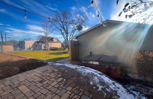 Cedar Falls House | 3Bed 2Bath Outdoor Oasis, Fenced Yard, HOT TUB!