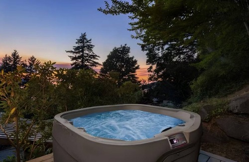 Bellingham House | 3BR Chuckanut Drive home with sunset bay views, direct trail access, and hot tub