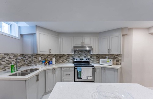 Mount Pleasant Apartment | 3BR Hideout Basement w/King Bed & Free Parking!