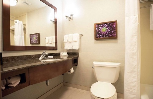 Covington Hotel | 4 Units | Pool & Dining | Near Covington Business District