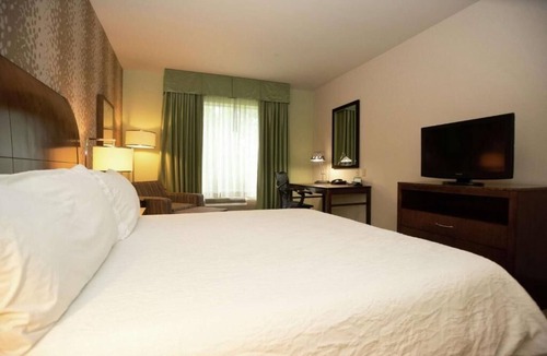 Covington Hotel | 4 Units | Pool & Dining | Near Covington Business District