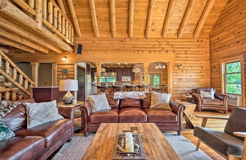 Poultney House | 422 m² House ∙ 5 bedrooms ∙ 8 guests