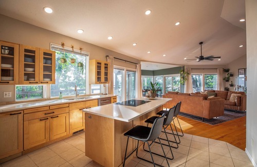 Vernon County House | 4bd River Retreat, Enjoy Spring on the River, Firetable and Firepit!