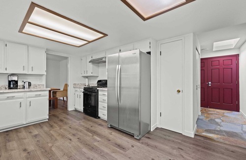 Newcastle House | 4BR Tranquil Pines Home on 72nd St｜Mainfloor Bedroom ｜ Pet Friendly #42396