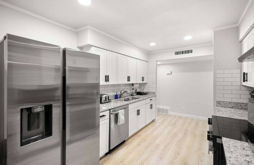 Grand Prairie House | 5-BD/2.5-BA Modern Retreat w/Games & Hot Tub