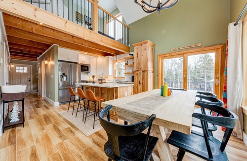 Stratton House | 5BR Retreat w/Hot Tub - Sleeps 12 in Stratton