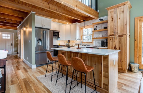 Stratton House | 5BR Retreat w/Hot Tub - Sleeps 12 in Stratton