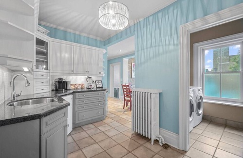 Cobourg House | 6BR | Pool, BBQ & Firepit | Mins to Beach, Downtown