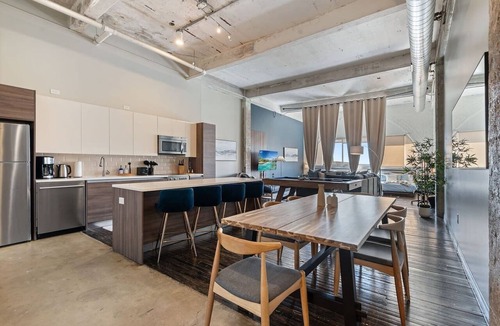 Downtown Dallas Apartment | 9th Floor Downtown High-Rise+Free Parking+Views