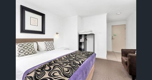 Emerald Hotel | A&A Lodge Motel