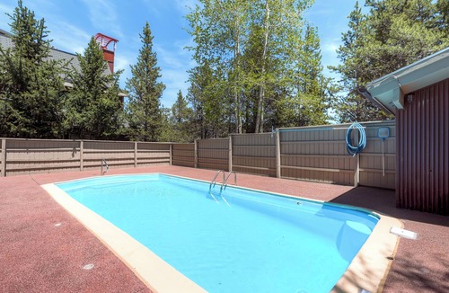 Breckenridge Condo | A Downtown Breck Oasis. Enjoy Convenience with Onsite Pool sh15