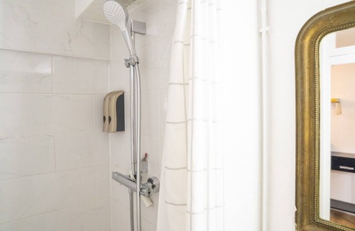 Saint-Julien Apartment | A Favorite Studio Right in the Heart of Downtown