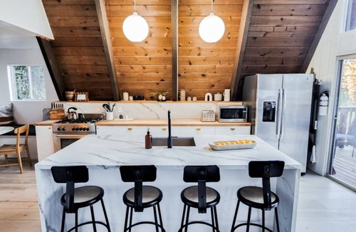 Blue Jay Cabin | A-Frame - 4 Bedroom + Loft Game Room Lake Access Fenced Yard AC