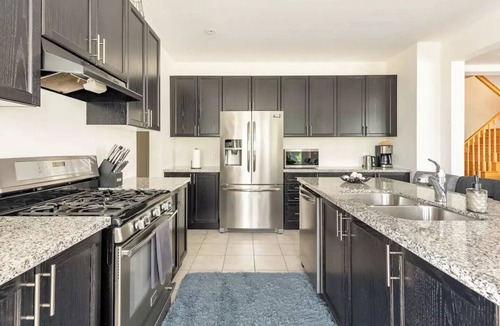 Oshawa House | A Getaway in Windfields