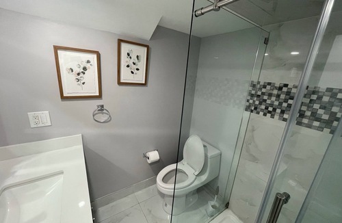 Milton House | A Private Basement Studio Unit with King bed