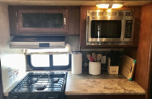 Spring Hill House | A Spacious 2bdr RV home near Beaches &Weeki Wachee & Tampa