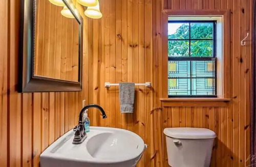 Ponca Cabin | A Still Point Cabin- Cozy and Perfect