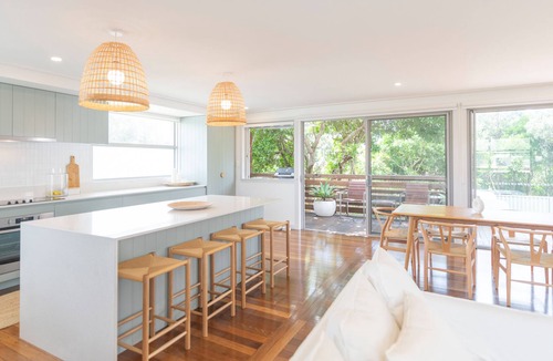 Diamond Beach House | Absolute beach frontage | private plunge pool | pet friendly