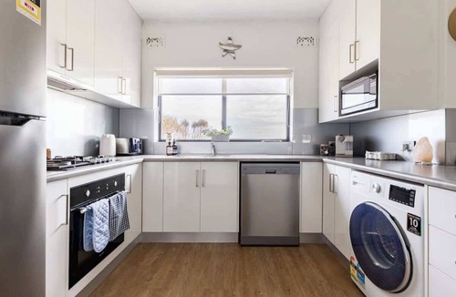Semaphore Park Apartment | Absolute Beachfront Semaphore Sandy Feet 1