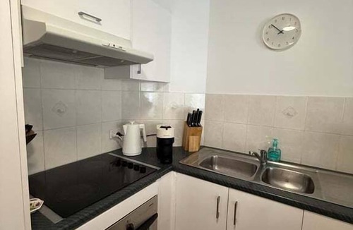 Buddina Apartment | Absolute Beachfront Apartment, Kawana Beach Escape