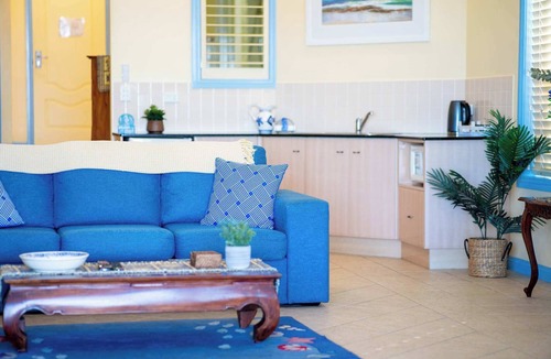 Blue Bay Apartment | Absolute Beachfront | Ocean Views & Spa Bath