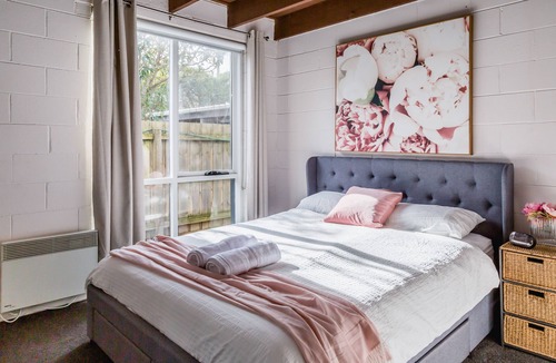 Frankston House | Absolute Beachfront property -Gateway to Mornington Peninsula