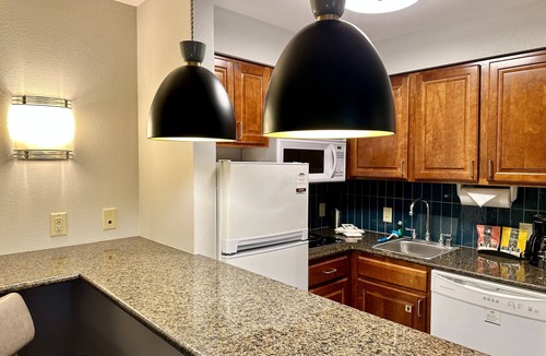 Oconomowoc Apartment | Accessible 1-BR Queen Suite w/Roll-In Shower