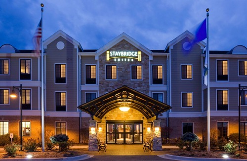 Oconomowoc Apartment | Accessible 1-BR Queen Suite w/Roll-In Shower
