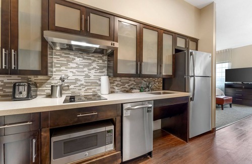 Warrendale Apartment | Accessible Qn Studio | Pool + Breakfast Included