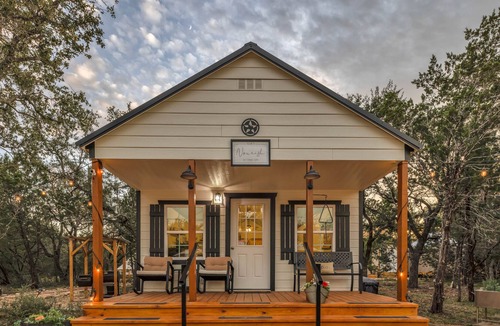 Marble Falls Villa | Adorable container villa suite at Retreat Ranch