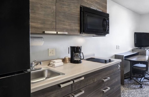 East Moline Hotel | Affordable Room Perfect for Families + Convenient Kitchen Access