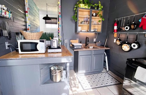 Algiers Point Hotel | Algiers Point studio w full kitchen