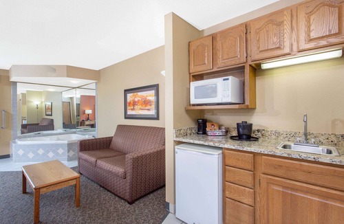 Boscobel Hotel | AmericInn by Wyndham Boscobel
